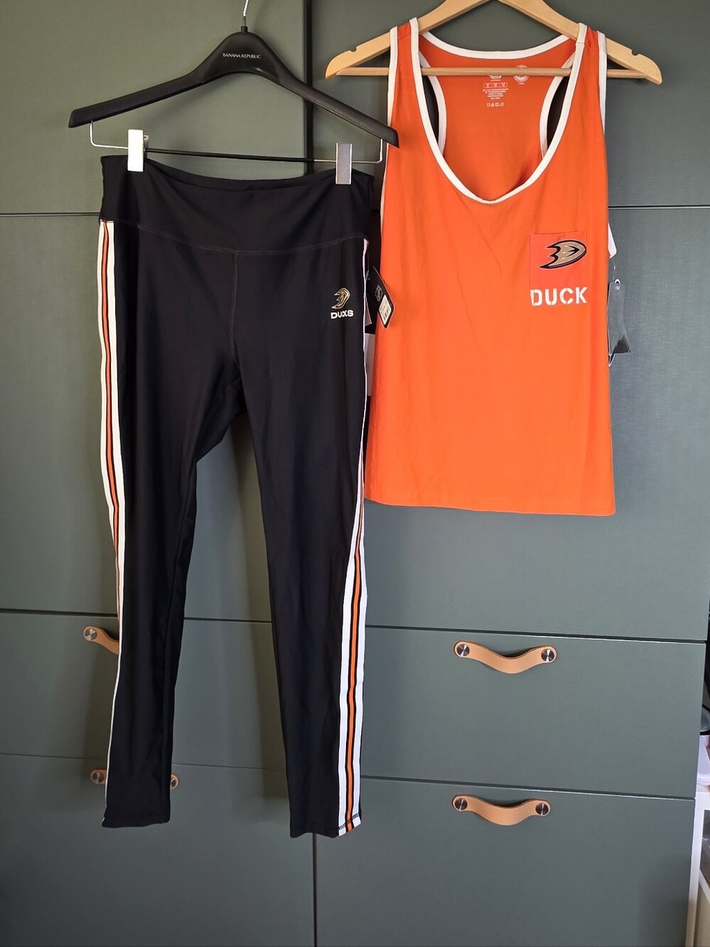 865. NWT Anaheim Ducks NHL Women's Game Day Legging & Tank Top Set Size XL (R1)